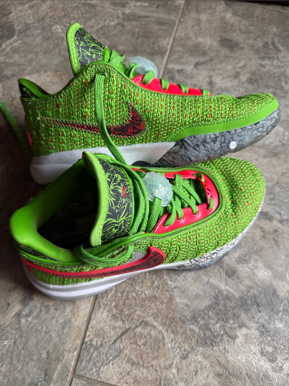 Nike Lebron XX 20 Christmas “Stocking
Stuffer” Green Sneaker